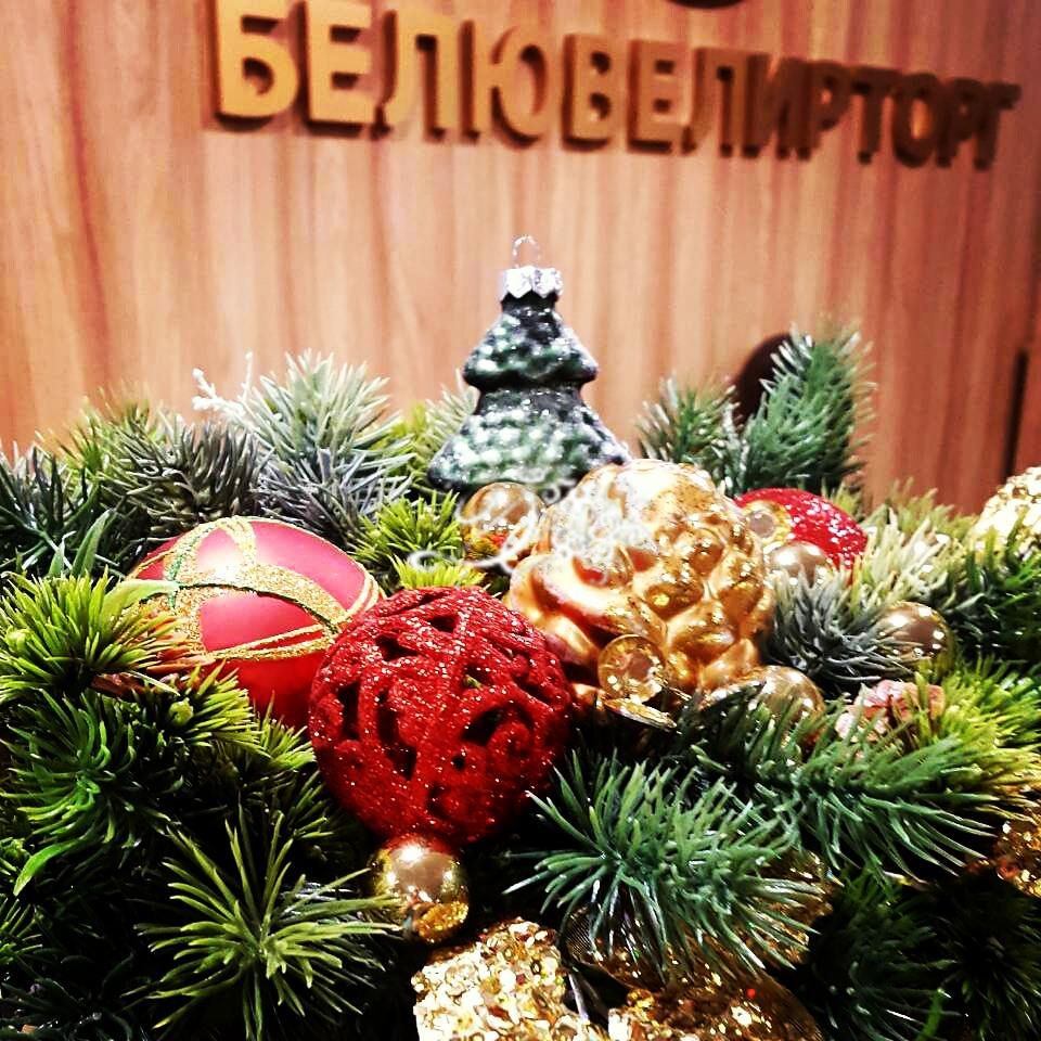 Новогоднее оформление холла офиса «Белювелирторг» в г. Минске